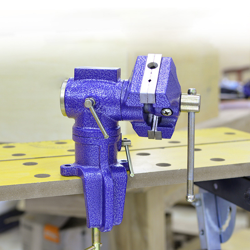 Étau de table à base pivotante - Bench Vise Swivel avis et prix